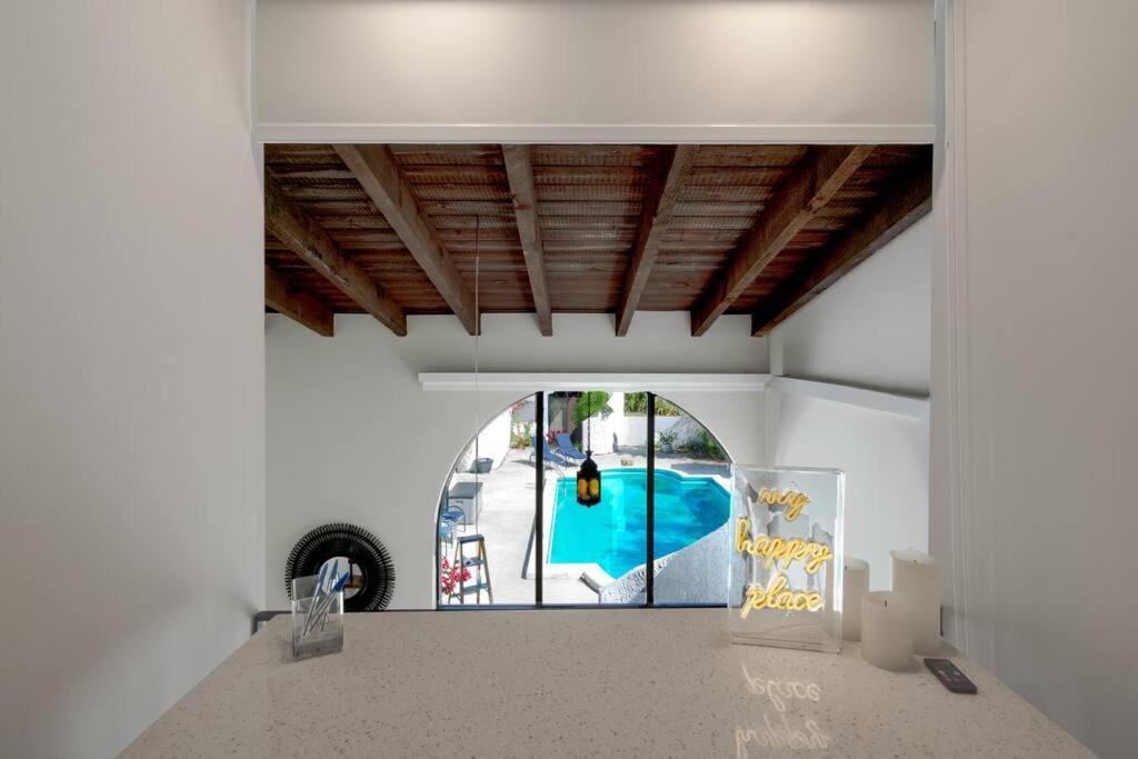At St Unit A Luxury Pool Villa, Pet Friendly Pousada