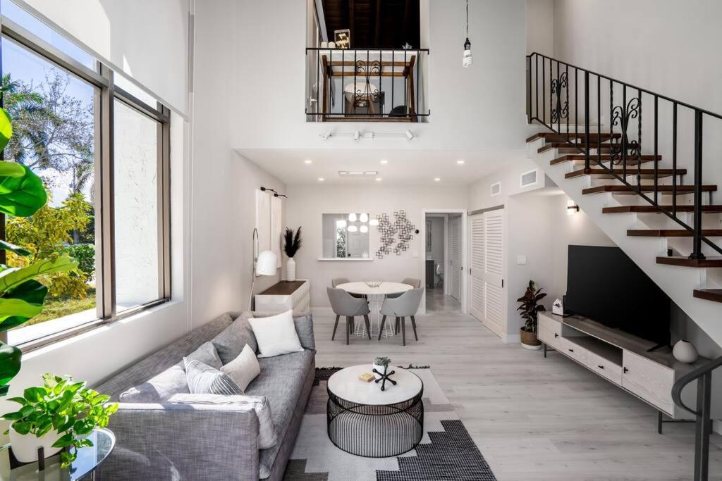 Pousada At St Unit A Luxury Pool Villa, Pet Friendly Miami