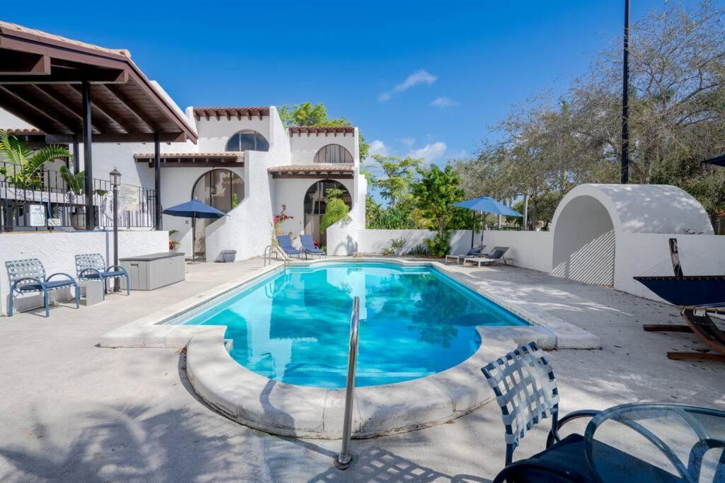 Pousada At St Unit A Luxury Pool Villa, Pet Friendly