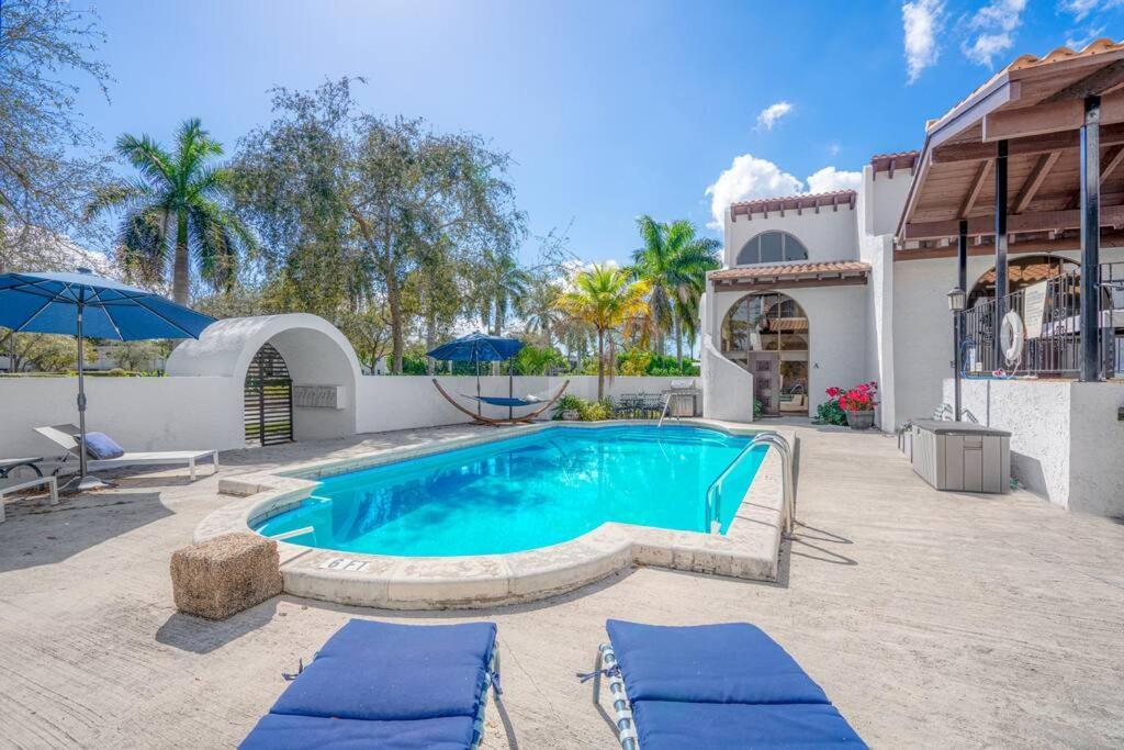 Pousada At St Unit A Luxury Pool Villa, Pet Friendly Miami
